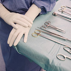 Chirurgie I MedizinischeSchwerpunkte OP Operateure Instrumentiertisch 235x235