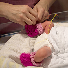 Neonatologie Patienteninformation Inkubator Baby 235x235